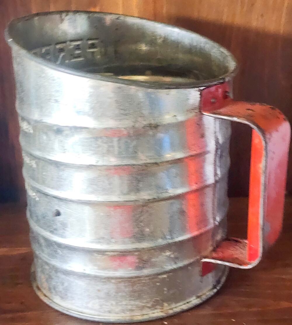 Perfect Brand 5 Cup Measuring Flour Sifter W/ Red Wooden Handle Works Well VTG